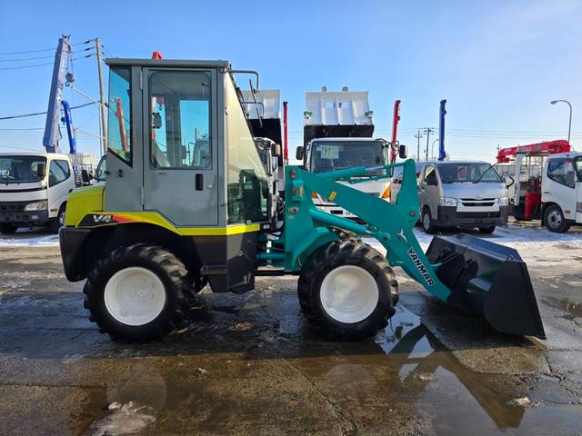 日本 ヤンマー　Ｖ４－６　０．５立米　※０．５立米　２０１１年式　全塗装済　バケット幅１６８ｃｍ　ディーゼル　排気量２２００ｃｃ（5枚目）