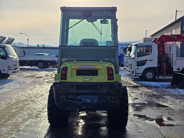 日本 ヤンマー　Ｖ４－６　０．５立米　※０．５立米　２０１１年式　全塗装済　バケット幅１６８ｃｍ　ディーゼル　排気量２２００ｃｃ（8枚目）