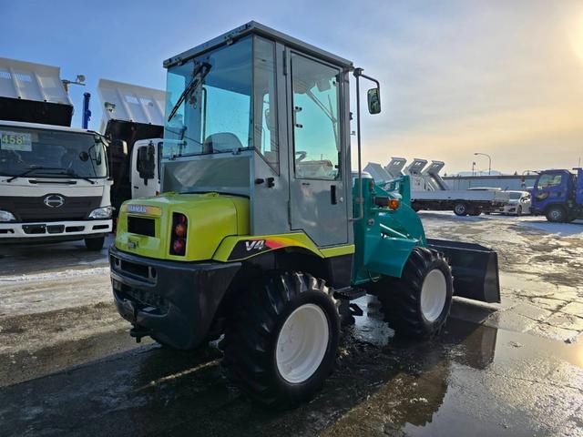 日本 ヤンマー　Ｖ４－６　０．５立米　※０．５立米　２０１１年式　全塗装済　バケット幅１６８ｃｍ　ディーゼル　排気量２２００ｃｃ（9枚目）