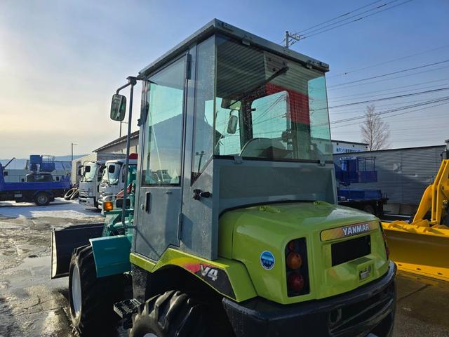 日本 ヤンマー　Ｖ４－６　０．５立米　※０．５立米　２０１１年式　全塗装済　バケット幅１６８ｃｍ　ディーゼル　排気量２２００ｃｃ（12枚目）