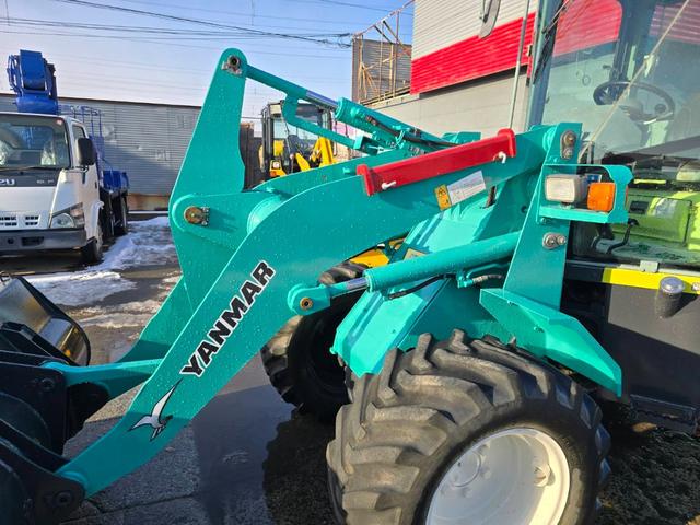 日本 ヤンマー　Ｖ４－６　０．５立米　※０．５立米　２０１１年式　全塗装済　バケット幅１６８ｃｍ　ディーゼル　排気量２２００ｃｃ（25枚目）