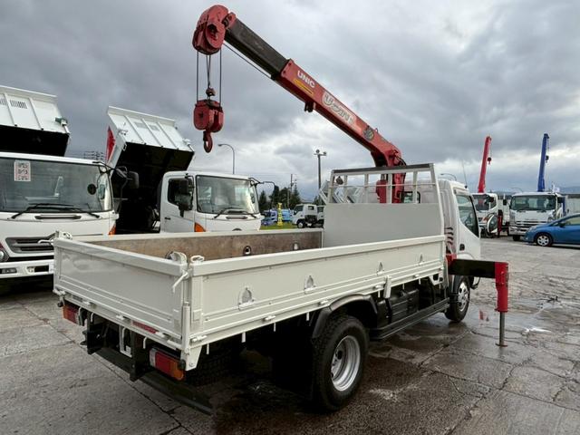 デュトロ ２トン３段クレーンロング　フックイン　ラジコン付　※本州仕入れ　２０１１年式　ロング　フックイン　ラジコン付　フル装備　エアバッグ　６ＭＴ　走行１３．４万Ｋｍ　ディーゼル　軽々ゲート付（9枚目）