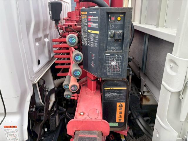 デュトロ ２トン３段クレーンロング　フックイン　ラジコン付　※本州仕入れ　２０１１年式　ロング　フックイン　ラジコン付　フル装備　エアバッグ　６ＭＴ　走行１３．４万Ｋｍ　ディーゼル　軽々ゲート付（16枚目）