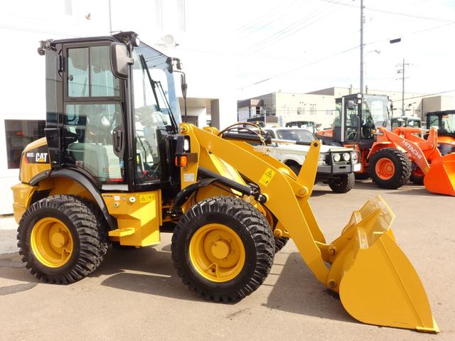 日本 ＣＡＴ　ホイルローダー　９０２Ｃ２　バケット容量０．５ｍ３（2枚目）