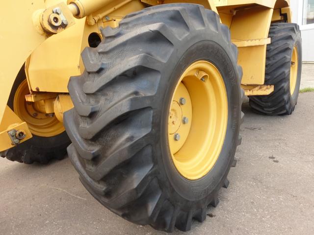 日本 CAT ホイルローダー 901B バケット容量0.4m3(6枚目)