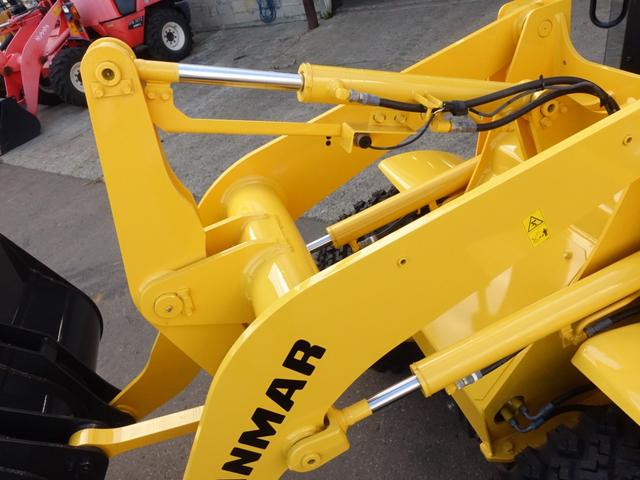 日本 ヤンマー ホイルローダー V3-7S バケット容量0.4m3(13枚目)