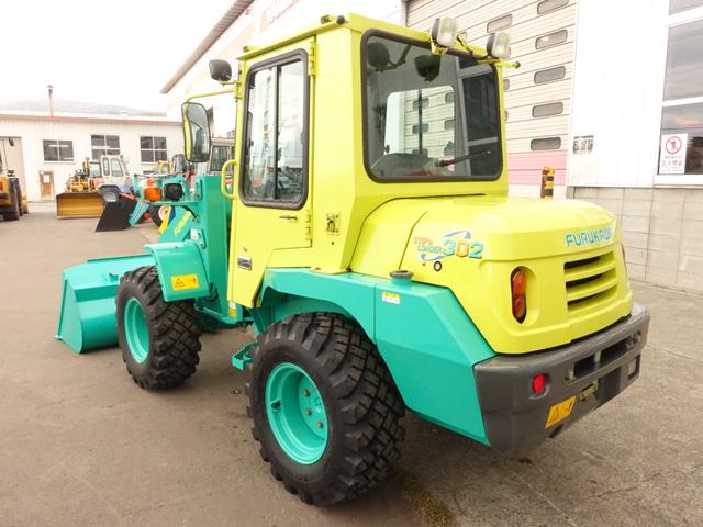 日本 古川　ホイルローダー　ＳＬ３０２－３　バケット容量０．４ｍ３（3枚目）