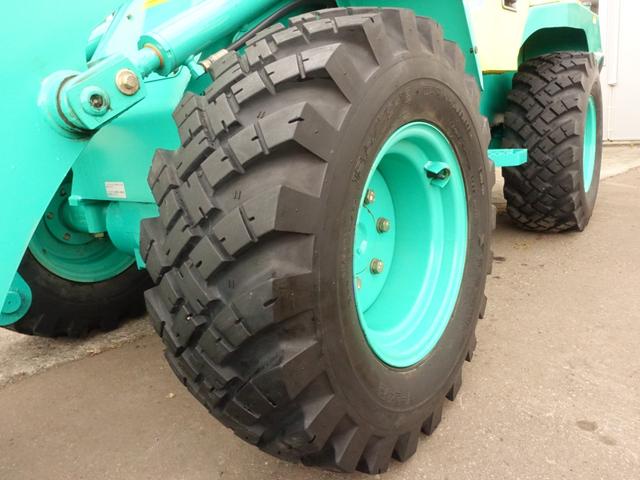 日本 古川　ホイルローダー　ＳＬ３０２－３　バケット容量０．４ｍ３（7枚目）