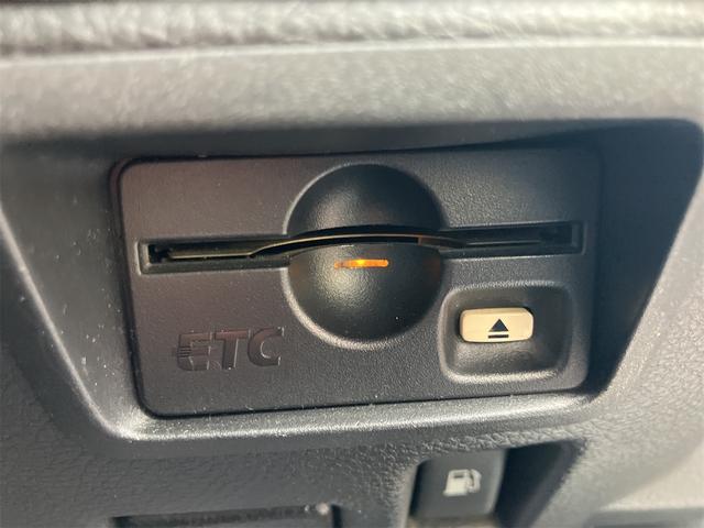 フェアレディＺ バージョンＳ　ＴＥＩＮ車高調　ＥＴＣ　バックカメラ　ナビ　ＭＴ　キーレスエントリー　アルミホイール　ＣＤ　ＤＶＤ再生　ＭＤ　ミュージックプレイヤー接続可　エアコン　パワーステアリング　パワーウィンドウ（7枚目）