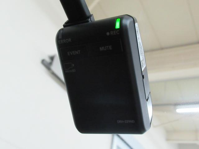 フィット e:HEVリュクス メモリーナビ・ブルートゥース・DVD・ミュージックラック・ETC・ドラレコ前後・追突軽減ブレーキ・障害物センサー・シートヒーター・(8枚目)