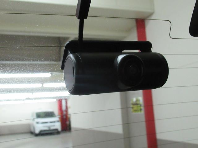 フィット e:HEVリュクス メモリーナビ・ブルートゥース・DVD・ミュージックラック・ETC・ドラレコ前後・追突軽減ブレーキ・障害物センサー・シートヒーター・(9枚目)