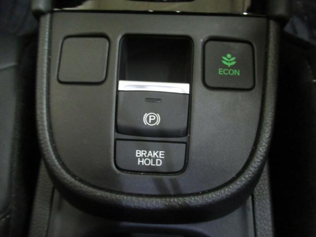 フィット e:HEVリュクス メモリーナビ・ブルートゥース・DVD・ミュージックラック・ETC・ドラレコ前後・追突軽減ブレーキ・障害物センサー・シートヒーター・(17枚目)