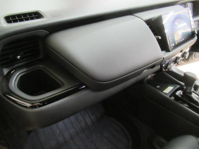 フィット e:HEVリュクス メモリーナビ・ブルートゥース・DVD・ミュージックラック・ETC・ドラレコ前後・追突軽減ブレーキ・障害物センサー・シートヒーター・(27枚目)