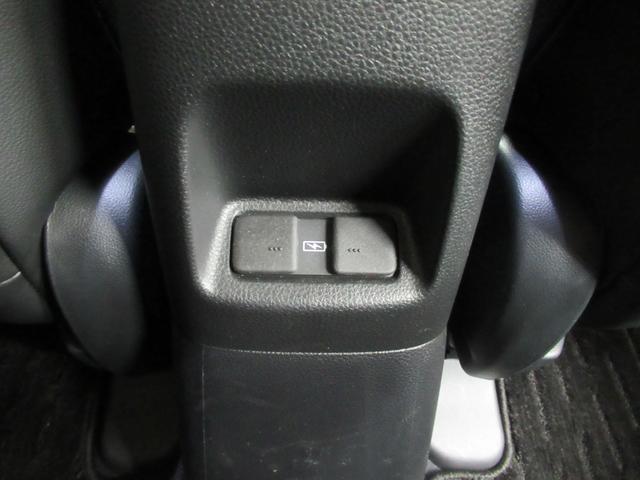 フィット e:HEVリュクス メモリーナビ・ブルートゥース・DVD・ミュージックラック・ETC・ドラレコ前後・追突軽減ブレーキ・障害物センサー・シートヒーター・(38枚目)