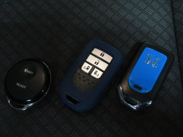 フリード Ｇ・ホンダセンシング　メモリーナビ・ブルートゥース・追突軽減ブレーキ・ＥＴＣ・シートヒーター・スマートキー・ドライブレコーダー・両側電動スライドドア・（6枚目）