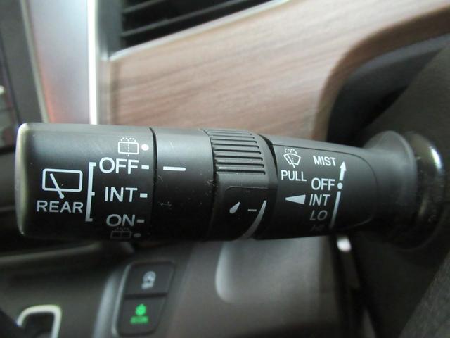 フリード Ｇ・ホンダセンシング　メモリーナビ・ブルートゥース・追突軽減ブレーキ・ＥＴＣ・シートヒーター・スマートキー・ドライブレコーダー・両側電動スライドドア・（11枚目）