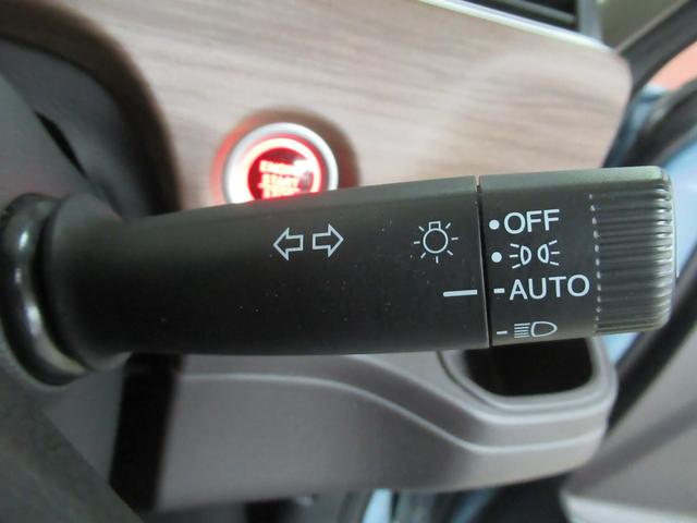 フリード Ｇ・ホンダセンシング　メモリーナビ・ブルートゥース・追突軽減ブレーキ・ＥＴＣ・シートヒーター・スマートキー・ドライブレコーダー・両側電動スライドドア・（12枚目）