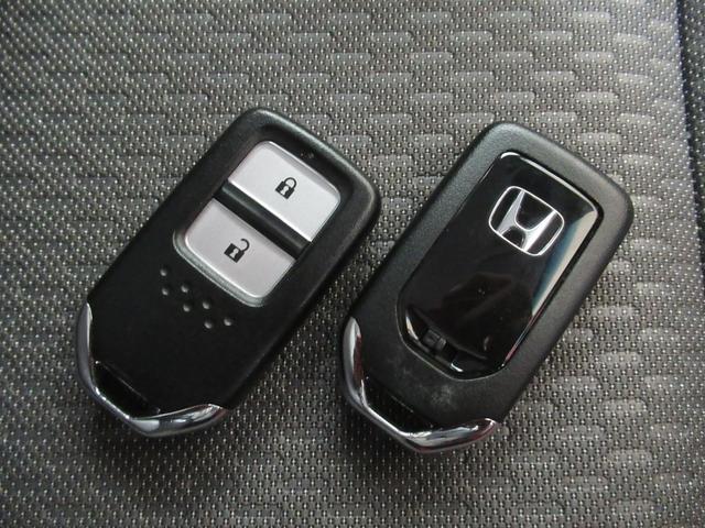 フィット ｅ：ＨＥＶクロスター　メモリーナビ　ドライブレコーダー前後　ＣＤ　ＤＶＤ　夏冬タイヤ付き　ワンオーナー　Ｂｌｕｅｔｏｏｔｈオーディオ　ＬＥＤ（6枚目）