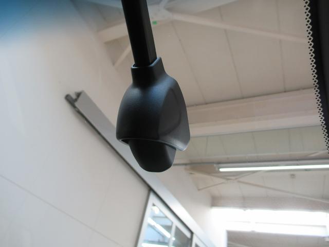 フィット ｅ：ＨＥＶクロスター　メモリーナビ　ドライブレコーダー前後　ＣＤ　ＤＶＤ　夏冬タイヤ付き　ワンオーナー　Ｂｌｕｅｔｏｏｔｈオーディオ　ＬＥＤ（8枚目）