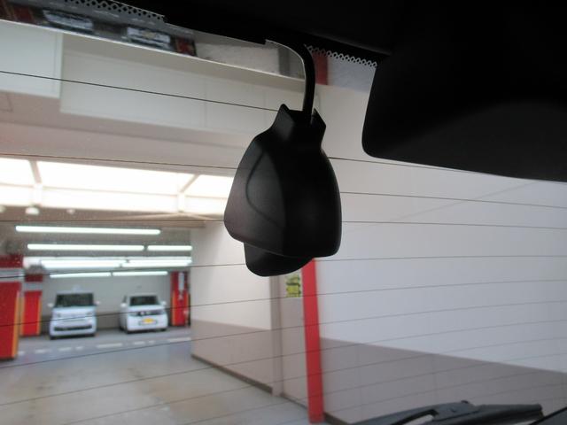 フィット ｅ：ＨＥＶクロスター　メモリーナビ　ドライブレコーダー前後　ＣＤ　ＤＶＤ　夏冬タイヤ付き　ワンオーナー　Ｂｌｕｅｔｏｏｔｈオーディオ　ＬＥＤ（9枚目）