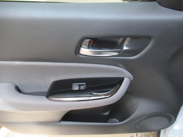 フィット ｅ：ＨＥＶクロスター　メモリーナビ　ドライブレコーダー前後　ＣＤ　ＤＶＤ　夏冬タイヤ付き　ワンオーナー　Ｂｌｕｅｔｏｏｔｈオーディオ　ＬＥＤ（26枚目）