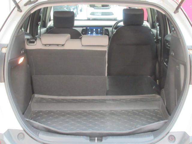 フィット ｅ：ＨＥＶクロスター　メモリーナビ　ドライブレコーダー前後　ＣＤ　ＤＶＤ　夏冬タイヤ付き　ワンオーナー　Ｂｌｕｅｔｏｏｔｈオーディオ　ＬＥＤ（42枚目）