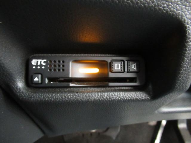 フィットハイブリッド Ｓホンダセンシング　ディスプレイオーディオ　リアカメラ　ＬＥＤライト　ワンオーナー　エンジンスターター　ＥＴＣ　ＵＳＢ　ＡＢＳ　ＶＳＡ　クルーズコントロール　衝突軽減ブレーキ　サイドエアバッグ　取扱説明書（6枚目）