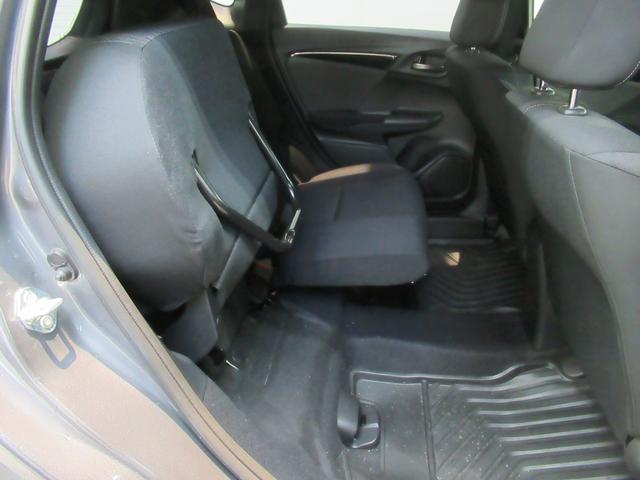 フィットハイブリッド Ｓホンダセンシング　ディスプレイオーディオ　リアカメラ　ＬＥＤライト　ワンオーナー　エンジンスターター　ＥＴＣ　ＵＳＢ　ＡＢＳ　ＶＳＡ　クルーズコントロール　衝突軽減ブレーキ　サイドエアバッグ　取扱説明書（34枚目）