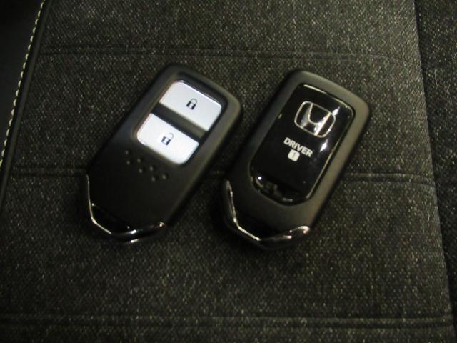 フィット e:HEVホーム メモリーナビ・ブルートゥース・DVD・追突軽減ブレーキ・障害物センサー・ETC・スマートキー・ドライブレコーダー・(6枚目)