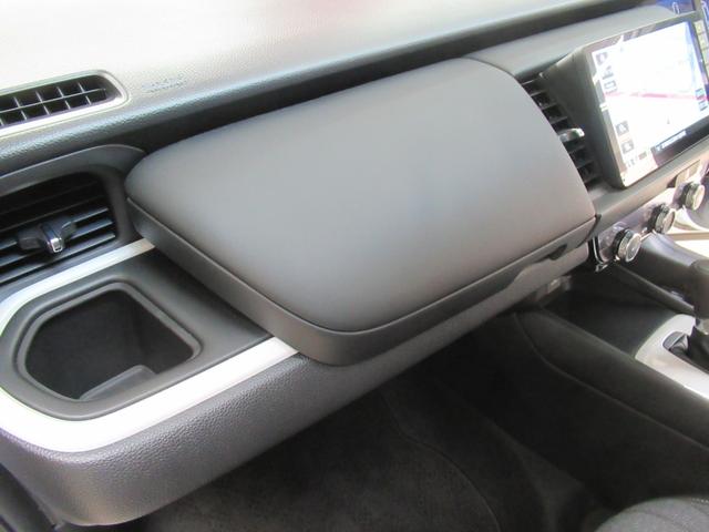 フィット e:HEVホーム メモリーナビ・ブルートゥース・DVD・追突軽減ブレーキ・障害物センサー・ETC・スマートキー・ドライブレコーダー・(25枚目)