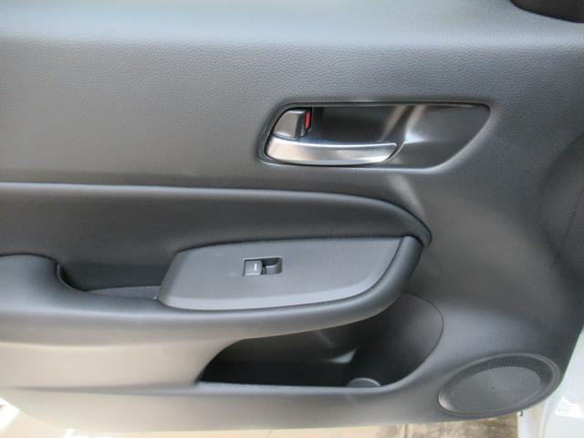 フィット e:HEVホーム メモリーナビ・ブルートゥース・DVD・追突軽減ブレーキ・障害物センサー・ETC・スマートキー・ドライブレコーダー・(26枚目)