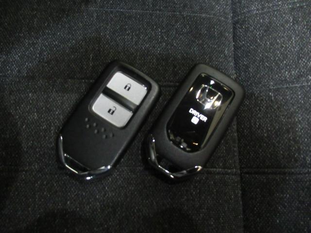 フィット ｅ：ＨＥＶホーム　メモリーナビ・ブルートゥース・ＤＶＤ・追突軽減ブレーキ・障害物センサー・ＥＴＣ・ドライブレコーダー・スマートキー・オートハイビーム（6枚目）