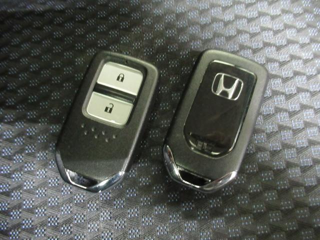 フィット １３Ｇ・Ｆコンフォートエディション　純正ディスプレイオーディオ　シートヒーター　ドアミラーヒーター　リアカメラ　ＥＴＣ　ワンセグ　衝突軽減ブレーキ　前後ドライブレコーダー（10枚目）