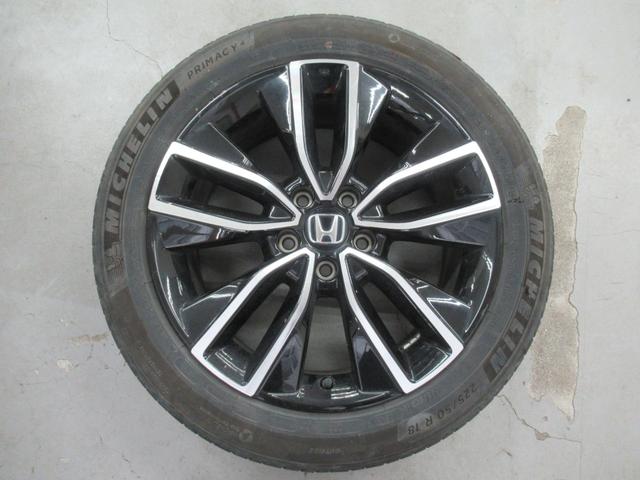 ヴェゼル ｅ：ＨＥＶＺ　ワンオーナー　衝突軽減ブレーキ　車間維持クルコン　レーンアシスト　電動リアゲート　純正メモリーナビ　フルセグ　バックカメラ　ワイヤレス充電　ＥＴＣ車載器（4枚目）