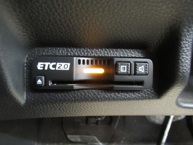 ヴェゼル ｅ：ＨＥＶＺ　ワンオーナー　衝突軽減ブレーキ　車間維持クルコン　レーンアシスト　電動リアゲート　純正メモリーナビ　フルセグ　バックカメラ　ワイヤレス充電　ＥＴＣ車載器（6枚目）
