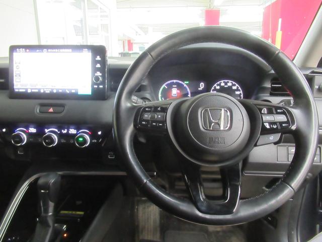 ヴェゼル ｅ：ＨＥＶＺ　ワンオーナー　衝突軽減ブレーキ　車間維持クルコン　レーンアシスト　電動リアゲート　純正メモリーナビ　フルセグ　バックカメラ　ワイヤレス充電　ＥＴＣ車載器（7枚目）