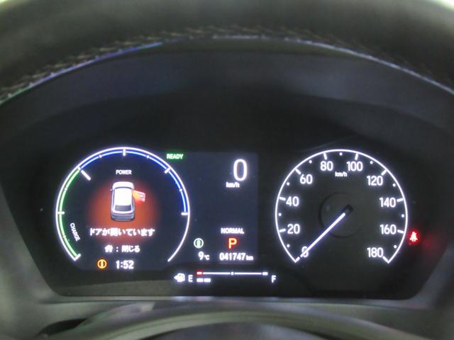 ヴェゼル ｅ：ＨＥＶＺ　ワンオーナー　衝突軽減ブレーキ　車間維持クルコン　レーンアシスト　電動リアゲート　純正メモリーナビ　フルセグ　バックカメラ　ワイヤレス充電　ＥＴＣ車載器（8枚目）