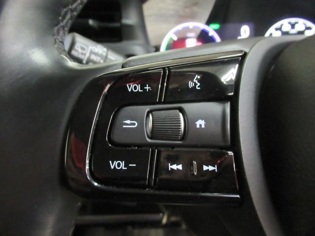 ヴェゼル ｅ：ＨＥＶＺ　ワンオーナー　衝突軽減ブレーキ　車間維持クルコン　レーンアシスト　電動リアゲート　純正メモリーナビ　フルセグ　バックカメラ　ワイヤレス充電　ＥＴＣ車載器（9枚目）