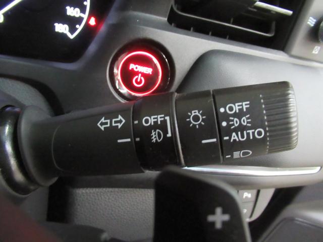 ヴェゼル ｅ：ＨＥＶＺ　ワンオーナー　衝突軽減ブレーキ　車間維持クルコン　レーンアシスト　電動リアゲート　純正メモリーナビ　フルセグ　バックカメラ　ワイヤレス充電　ＥＴＣ車載器（12枚目）