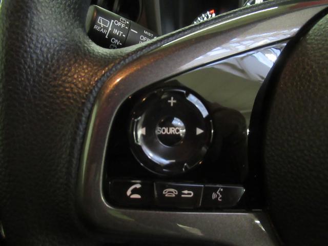 ���X�e�A�����O�����R���t���B�n���h�������𗣂����ɃI�[�f�B�I���삪�ł���̂ŁA�^�]�����������O�������S�ł��B