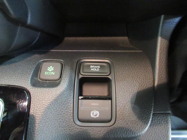 ���I�[�g�u���[�L�z�[���h�@�\���M���҂��ȂǂŃu���[�L�y�_�����瑫�𗣂��Ă���~��Ԃ��L�[�v�B�a�؎���M���҂��ł����ɂ����A���K�ȉ^�]���T�|�[�g���܂��B