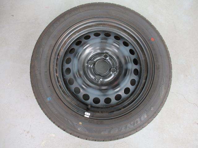 フィット ｅ：ＨＥＶホーム　ワンオーナー　衝突軽減ブレーキ　車間維持クルーズコントロール　レーンアシスト　純正メモリーナビ　フルセグ　バックカメラ　純正ドライブレコーダー　ＥＴＣ車載器　夏冬タイヤ（6枚目）