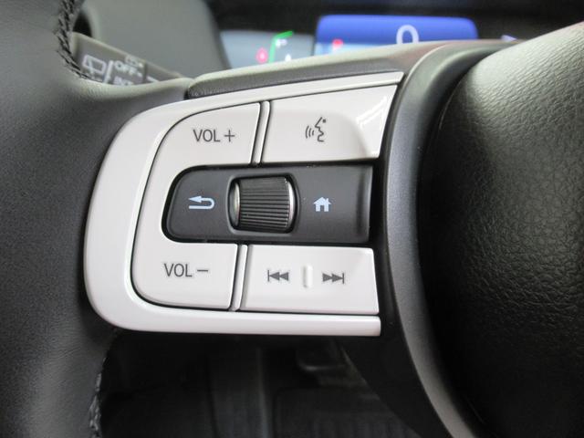 フィット ｅ：ＨＥＶホーム　ワンオーナー　衝突軽減ブレーキ　車間維持クルーズコントロール　レーンアシスト　純正メモリーナビ　フルセグ　バックカメラ　純正ドライブレコーダー　ＥＴＣ車載器　夏冬タイヤ（9枚目）