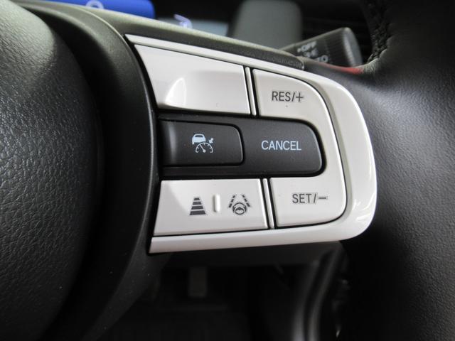 フィット ｅ：ＨＥＶホーム　ワンオーナー　衝突軽減ブレーキ　車間維持クルーズコントロール　レーンアシスト　純正メモリーナビ　フルセグ　バックカメラ　純正ドライブレコーダー　ＥＴＣ車載器　夏冬タイヤ（10枚目）