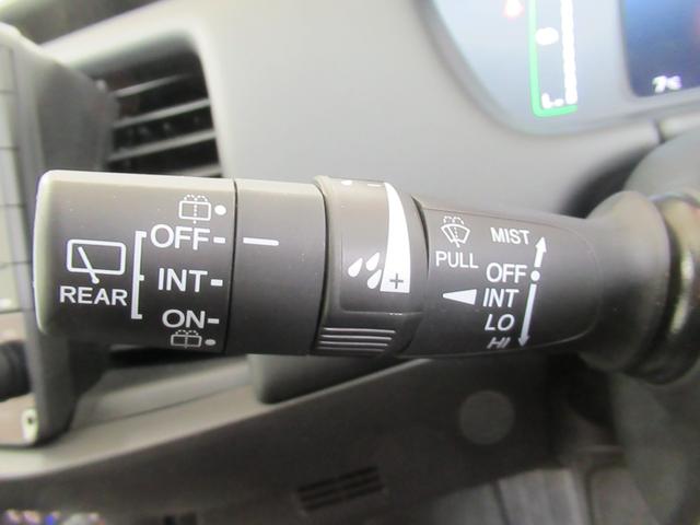 フィット ｅ：ＨＥＶホーム　ワンオーナー　衝突軽減ブレーキ　車間維持クルーズコントロール　レーンアシスト　純正メモリーナビ　フルセグ　バックカメラ　純正ドライブレコーダー　ＥＴＣ車載器　夏冬タイヤ（11枚目）