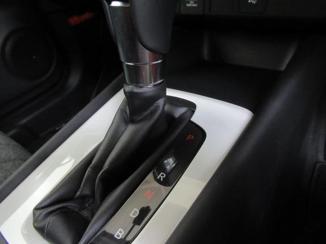 フィット ｅ：ＨＥＶホーム　ワンオーナー　衝突軽減ブレーキ　車間維持クルーズコントロール　レーンアシスト　純正メモリーナビ　フルセグ　バックカメラ　純正ドライブレコーダー　ＥＴＣ車載器　夏冬タイヤ（16枚目）