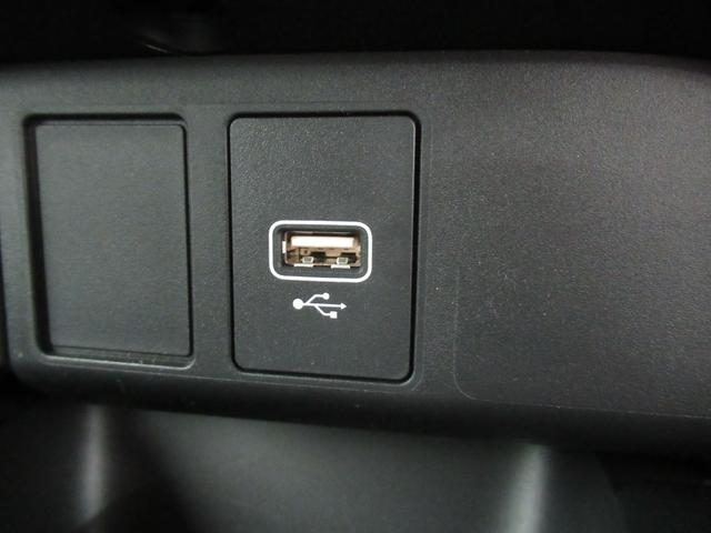 フィット ｅ：ＨＥＶホーム　ワンオーナー　衝突軽減ブレーキ　車間維持クルーズコントロール　レーンアシスト　純正メモリーナビ　フルセグ　バックカメラ　純正ドライブレコーダー　ＥＴＣ車載器　夏冬タイヤ（17枚目）