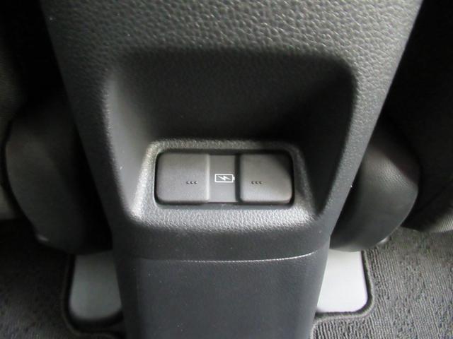 フィット ｅ：ＨＥＶホーム　ワンオーナー　衝突軽減ブレーキ　車間維持クルーズコントロール　レーンアシスト　純正メモリーナビ　フルセグ　バックカメラ　純正ドライブレコーダー　ＥＴＣ車載器　夏冬タイヤ（34枚目）