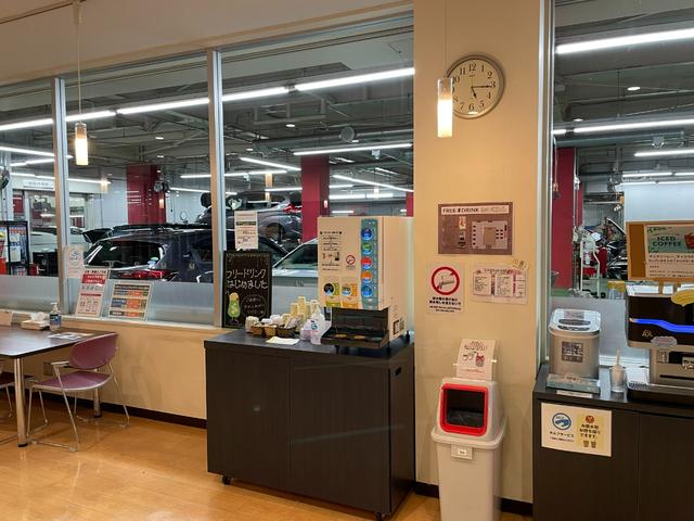 フィット ｅ：ＨＥＶホーム　ワンオーナー　衝突軽減ブレーキ　車間維持クルーズコントロール　レーンアシスト　純正メモリーナビ　フルセグ　バックカメラ　純正ドライブレコーダー　ＥＴＣ車載器　夏冬タイヤ（57枚目）