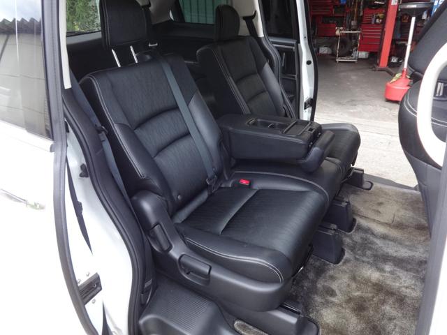 オデッセイ アブソルート 4WD スマートキー キーレス LEDヘッドランプ 3列シート フルフラット ウォークスルー 盗難防止システム 衝突安全ボディ アイドリングストップ(25枚目)